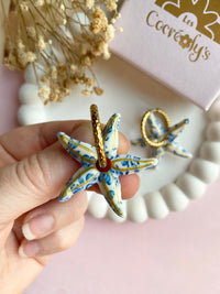 Pampilles STELLA étoile de mer blanche motifs fleuris bleu doré - boucles d’oreilles interchangeables