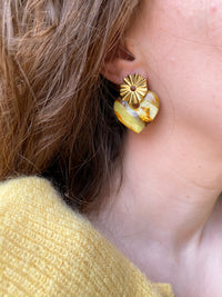 Puces d’oreilles pendantes JADE marbré marron jaune