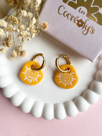 Pampilles BLOOMY, un petit soleil couleur jaune soleil et blanc - boucles d’oreilles interchangeables