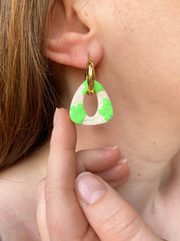Pampilles AMBRE beige effet sable chaud motifs tortues de mer - boucles d’oreilles interchangeables