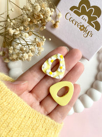 Pampilles AMBRE réversibles rose ou jaune avec motifs marguerites - boucles d’oreilles interchangeables