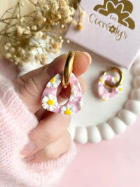 Pampilles AMBRE réversibles rose ou jaune avec motifs marguerites - boucles d’oreilles interchangeables