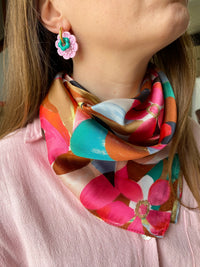 BOX SOLÉA, Une box fleurie de 3 paires de Pampilles interchangeables + son foulard assorti