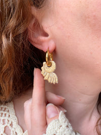 Pampilles CARMEN coquillage couleur doré texturé et coquillage - boucles d’oreilles interchangeables