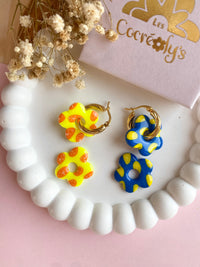 Pampilles FLORALIE réversibles motifs rondelles de fruits, jaune fluo ou bleu - boucles d’oreilles interchangeables