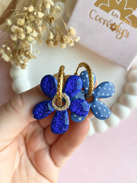 Pampilles NAÏA réversibles bleu, recto métallisé coeur pailleté et verso motifs à pois blancs - boucles d’oreilles interchangeables