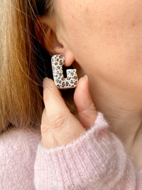 Puces d’oreilles pendante MATHILDE réversibles, motif léopard
