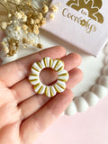 Pin's à lunettes - fleur blanche dorée