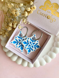 Pampilles JAYA mosaïque ondulé blanc bleu - boucles d’oreilles interchangeables