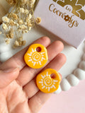 Pampilles BLOOMY, un petit soleil couleur jaune soleil et blanc - boucles d’oreilles interchangeables