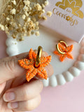 Pampilles DAPHNÉ étoile de mer réversibles couleur orange fluo et doré - boucles d’oreilles interchangeables