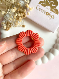 Pin's à lunettes - fleur corail