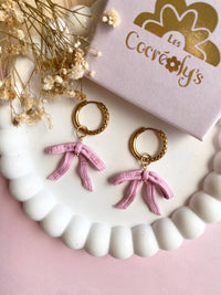 Pampilles BONNIE noeud effet ruban rose poudré - boucles d’oreilles interchangeables