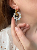 Pampilles ORIA couronne de coquillages couleur bleu ciel et doré + pampilles perle d'eau douce - boucles d’oreilles interchangeables