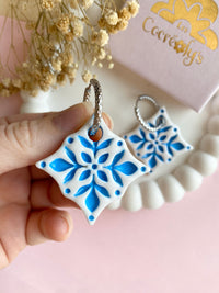 Pampilles JAYA mosaïque ondulé blanc bleu - boucles d’oreilles interchangeables