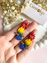 Pampilles LÉON perroquets rouge jaune bleu ou perroquets vert corail bleu lagon - boucles d’oreilles interchangeables