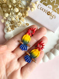 Pampilles LÉON perroquets rouge jaune bleu ou perroquets vert corail bleu lagon - boucles d’oreilles interchangeables