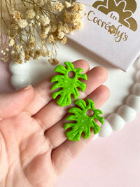 Pampilles SIA feuille de monstera effet marbré ou effet gouttelettes - boucles d’oreilles interchangeables