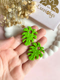 Pampilles SIA feuille de monstera effet marbré ou effet gouttelettes - boucles d’oreilles interchangeables