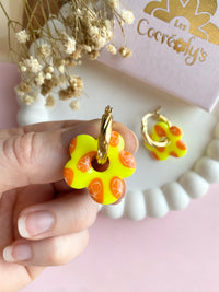 Pampilles FLORALIE réversibles motifs rondelles de fruits, jaune fluo ou bleu - boucles d’oreilles interchangeables
