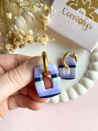 Pampilles ÉZIA à rayures bleu dragée, marine, lavande, lilas et blanc nacré - boucles d’oreilles interchangeables