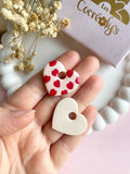 Pampilles INAYA réversibles beige avec motifs coeurs rouges - boucles d’oreilles interchangeables