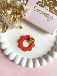 Pin's à lunettes - fleur corail