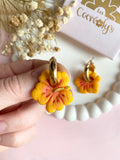 Pampilles PAULA hibiscus rouge ou jaune - boucles d’oreilles interchangeables