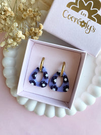 Pampilles AMBRE réversibles bleu lavande avec motifs fleurs prunes - boucles d’oreilles interchangeables