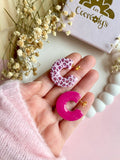 Puces d’oreilles pendante MAËVA réversibles, motif léopard rose
