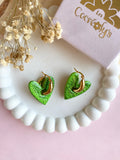 Pampilles ASTRID réversibles vert, recto métallisé et verso motifs coeurs blancs - boucles d’oreilles interchangeables