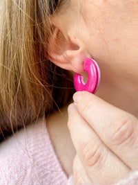 Puces d’oreilles pendante MAËVA réversibles, motif léopard rose