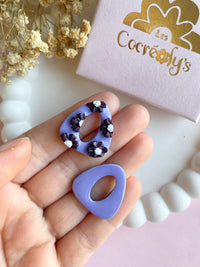 Pampilles AMBRE réversibles bleu lavande avec motifs fleurs prunes - boucles d’oreilles interchangeables