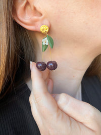 Puces d’oreilles cerises noires