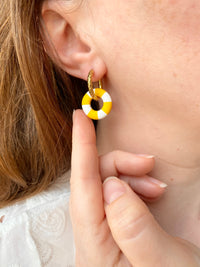 Pampilles MAËLLE petite bouée jaune mangue ou caramel - boucles d’oreilles interchangeables