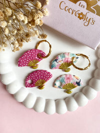 Pampilles MAÏNA éventail rose à points blancs ou motifs toucan hibiscus - boucles d’oreilles interchangeables