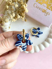 Pampilles TIARÉ réversibles couleurs bleu marine, blanc - boucles d’oreilles interchangeables