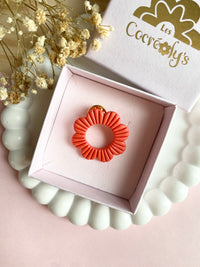 Pin's à lunettes - fleur corail
