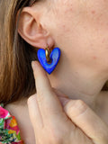 Pampilles ASTRID réversibles bleu, recto métallisé et verso motifs coeurs blancs - boucles d’oreilles interchangeables