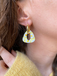 Pampilles AMBRE réversibles rose ou jaune avec motifs marguerites - boucles d’oreilles interchangeables