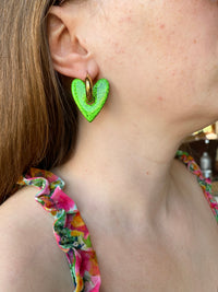 Pampilles ASTRID réversibles vert, recto métallisé et verso motifs coeurs blancs - boucles d’oreilles interchangeables