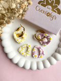 Pampilles AMBRE réversibles rose ou jaune avec motifs marguerites - boucles d’oreilles interchangeables
