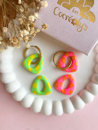 Pampilles AMBRE réversibles motifs rondelles de fruits, rose fluo ou vert fluo - boucles d’oreilles interchangeables