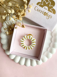 Pin's à lunettes - fleur blanche dorée