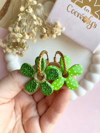 Pampilles NAÏA réversibles vert, recto métallisé coeur pailleté et verso motifs à pois blancs - boucles d’oreilles interchangeables