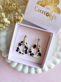 Pampilles AMBRE réversibles écru avec motifs cerises noires (couleur prune) - boucles d’oreilles interchangeables