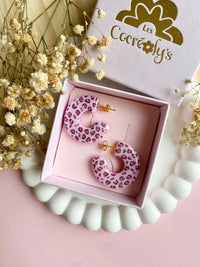 Puces d’oreilles pendante MAËVA réversibles, motif léopard rose