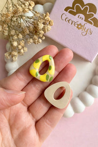 Pampilles AMBRE réversibles écru ou à rayures bleu roi et blanc avec motifs citrons - boucles d’oreilles interchangeables